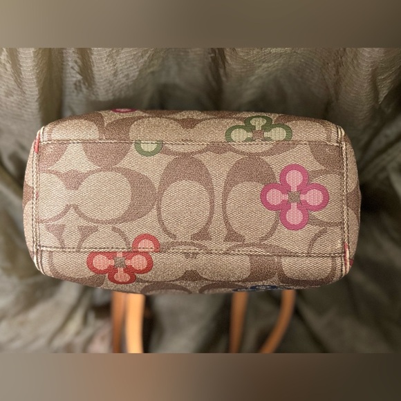 Coach F22226 Y2K Signature Payton Clover Tote (Tan/Signature/Multi) - EUC - Picture 7 of 13
